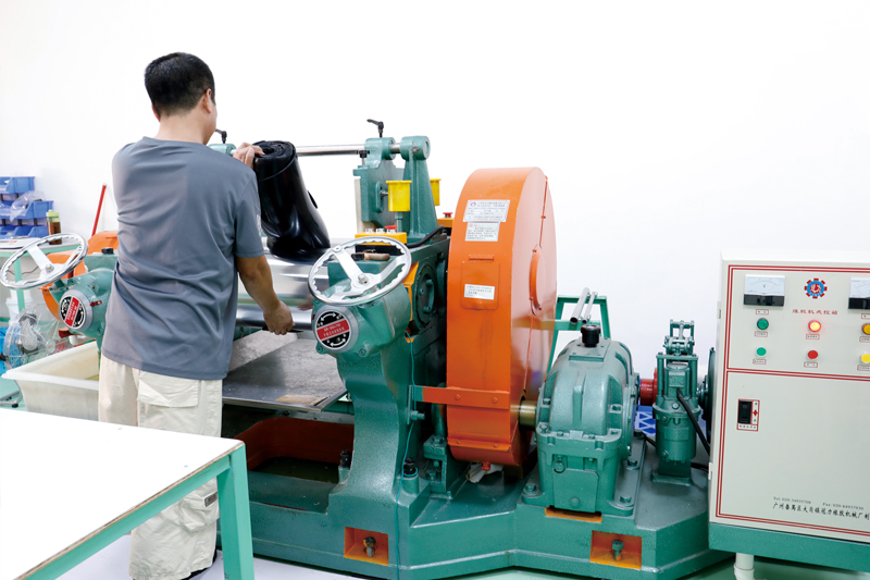 煉膠機(jī)設(shè)備